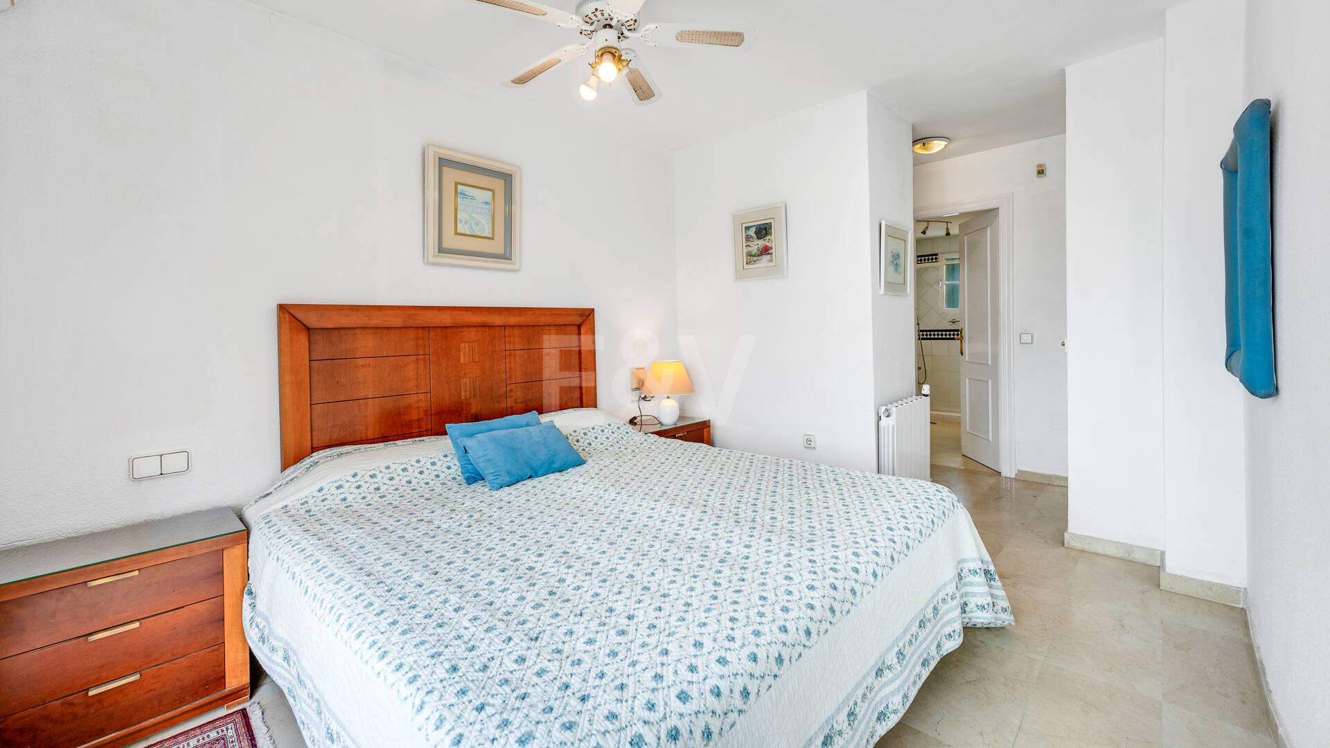 Beachside Townhouse with Sea Views in Costabella