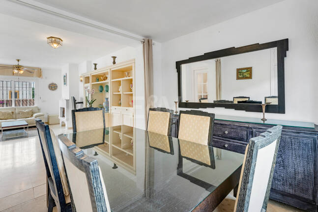 Beachside Townhouse med havsutsikt i Costabella