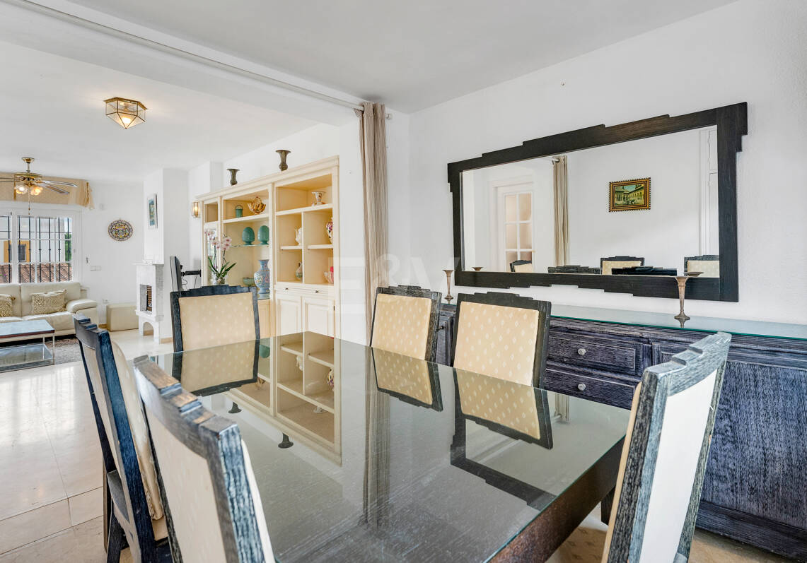 Beachside Townhouse med havsutsikt i Costabella