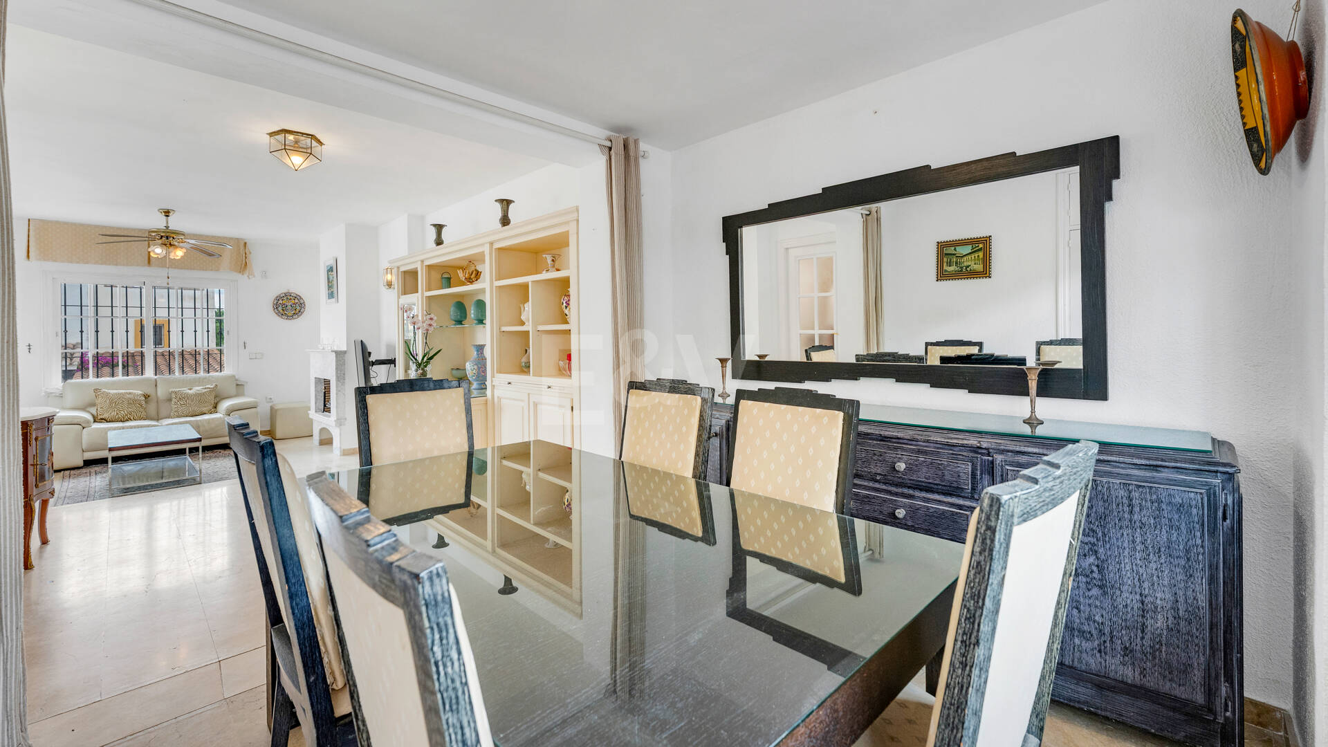 Beachside Townhouse with Sea Views in Costabella