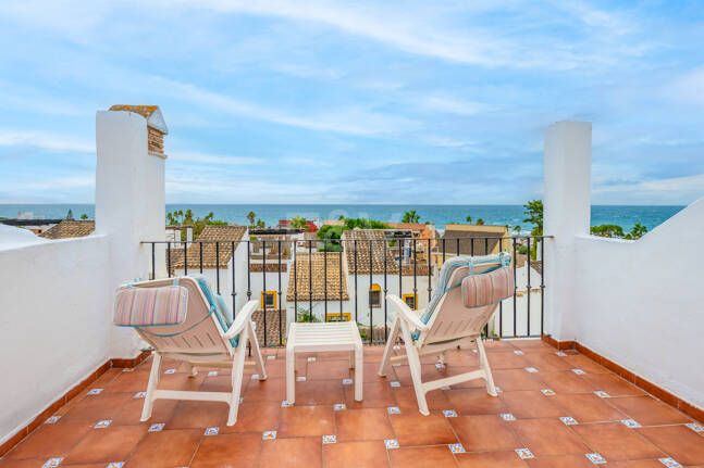 Beachside Townhouse med havsutsikt i Costabella