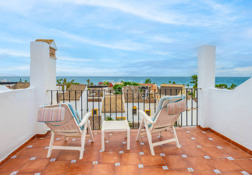 Beachside Townhouse med havsutsikt i Costabella