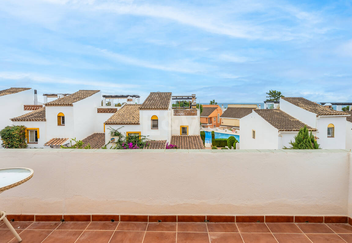 Beachside Townhouse med havsutsikt i Costabella