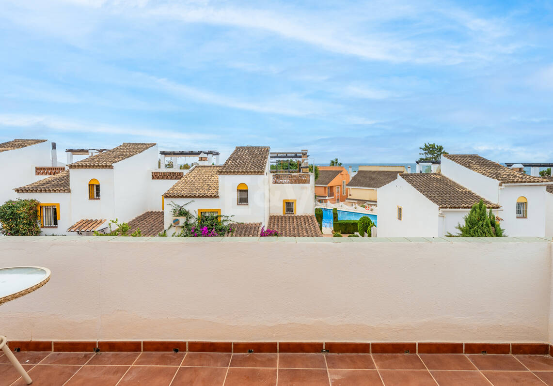 Beachside Townhouse med havsutsikt i Costabella