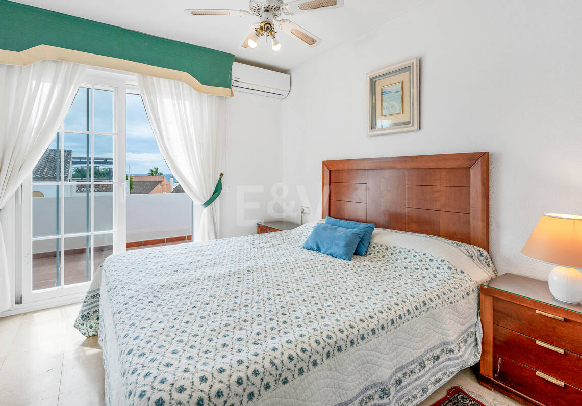 Beachside Townhouse med havsutsikt i Costabella