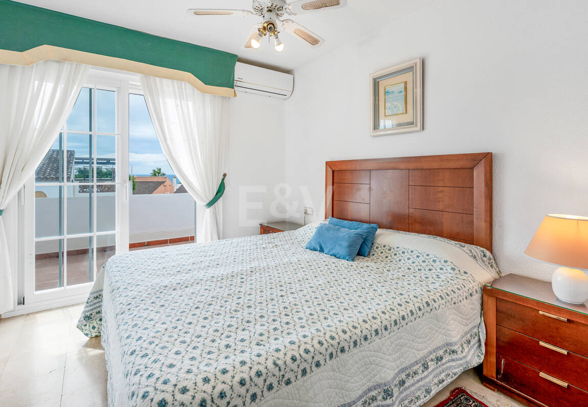 Beachside Townhouse med havsutsikt i Costabella