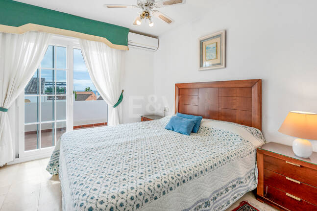 Beachside Townhouse med havsutsikt i Costabella