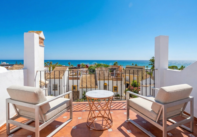 Beachside Townhouse with Sea Views in Costabella