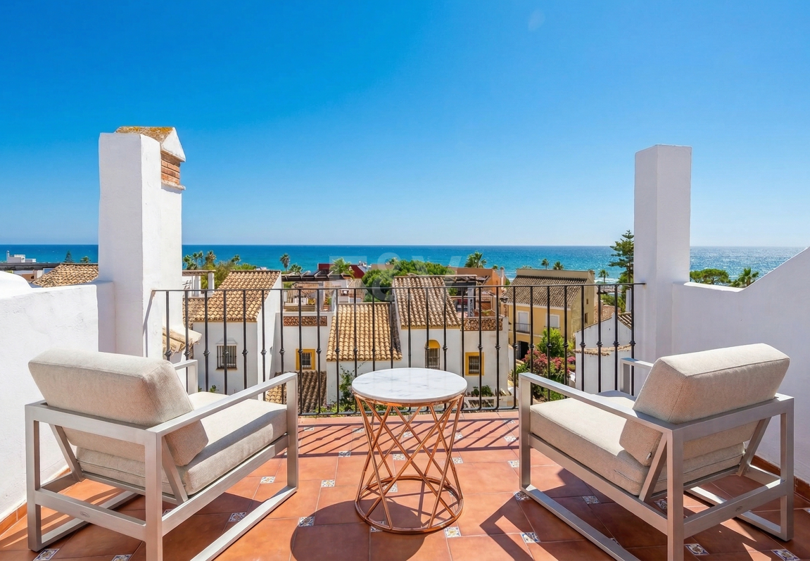 Beachside Townhouse with Sea Views in Costabella