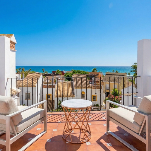 Beachside Townhouse with Sea Views in Costabella