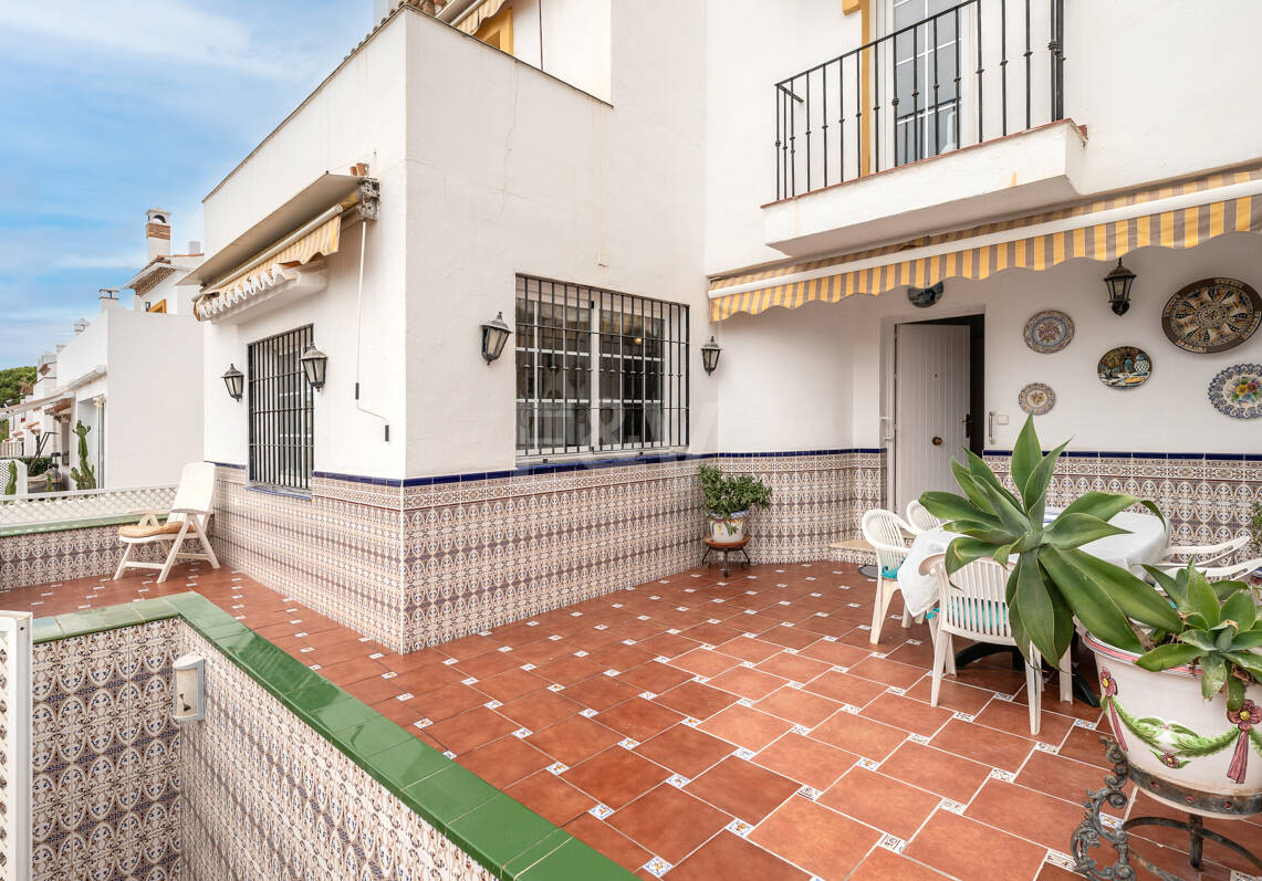 Beachside Townhouse med havsutsikt i Costabella