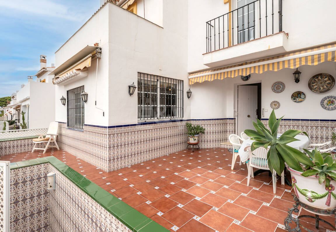 Beachside Townhouse med havsutsikt i Costabella