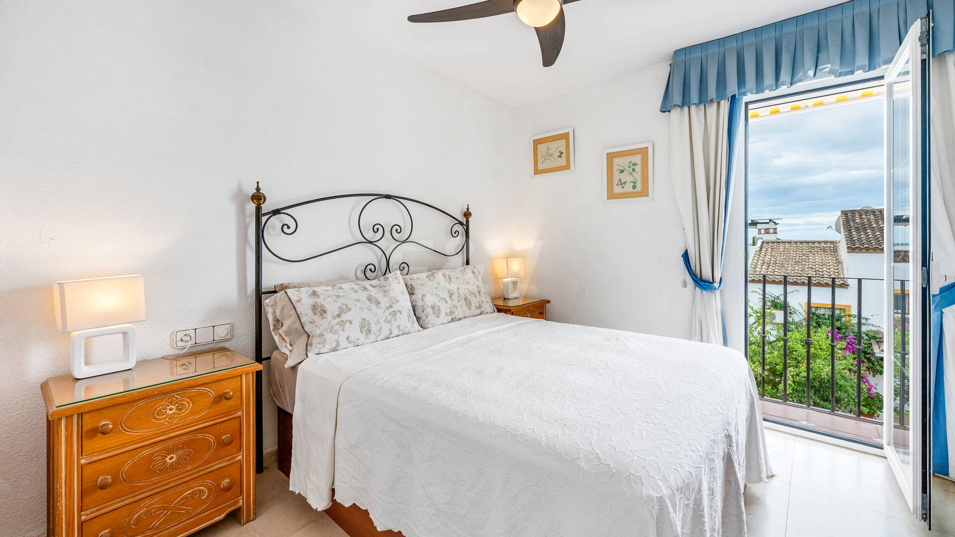 Beachside Townhouse med havsutsikt i Costabella