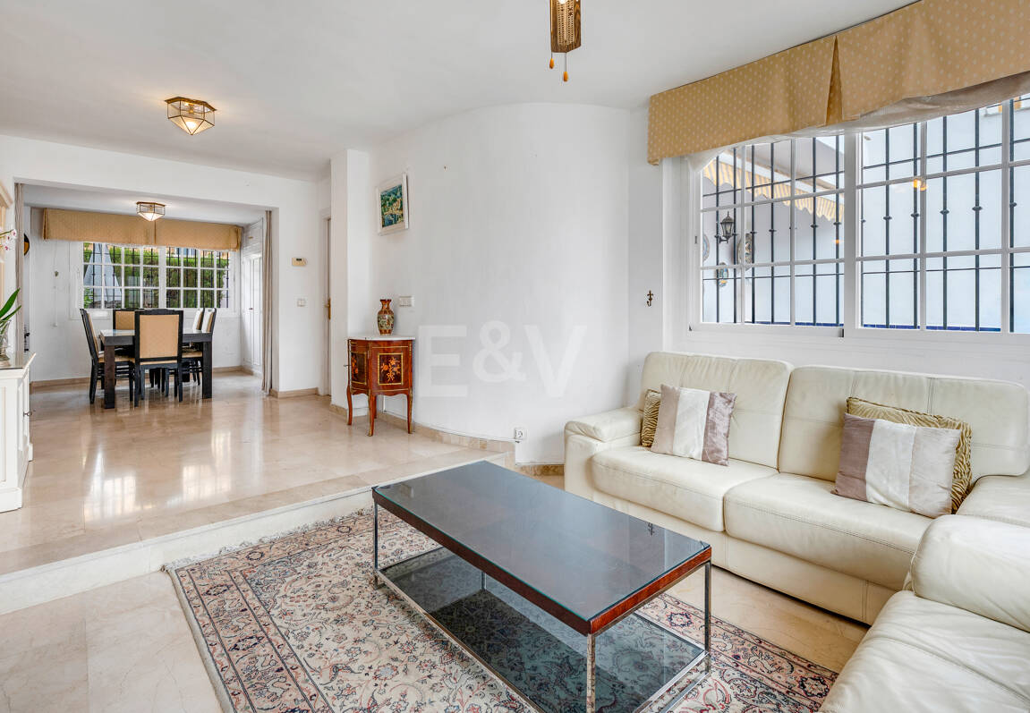 Beachside Townhouse med havsutsikt i Costabella