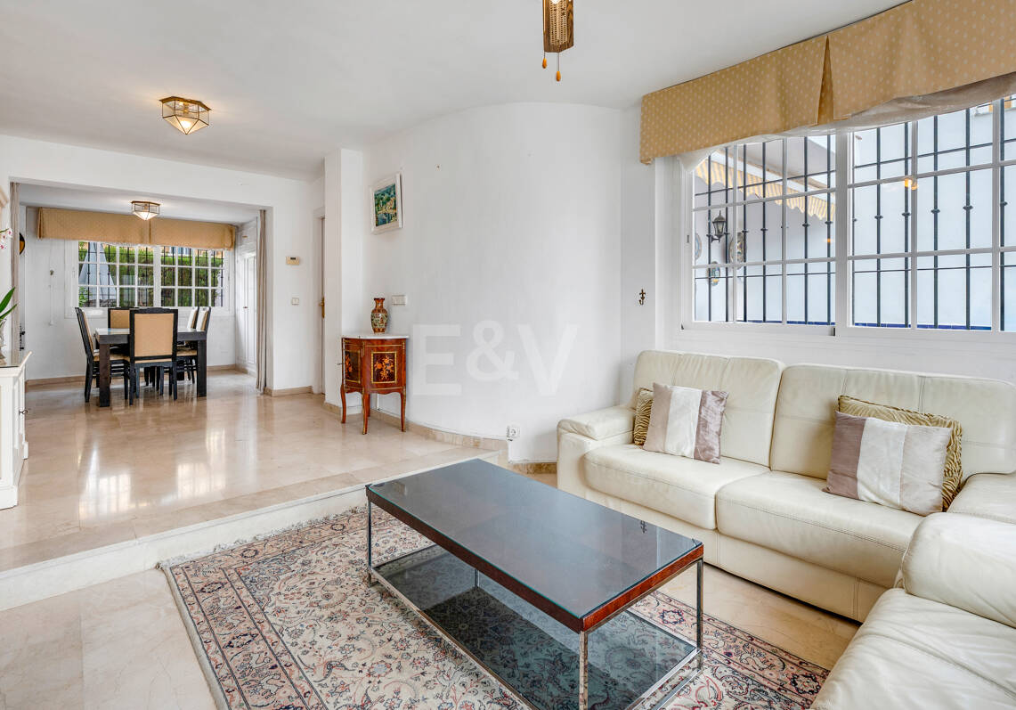Beachside Townhouse med havsutsikt i Costabella