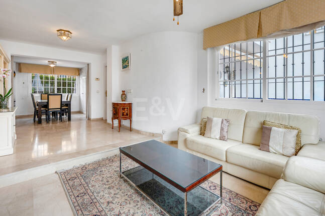 Beachside Townhouse med havsutsikt i Costabella