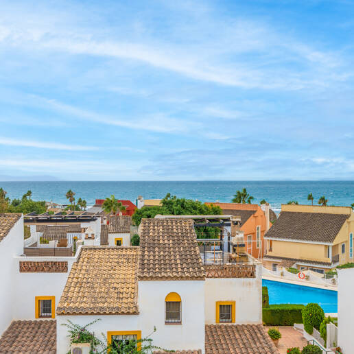 Beachside Townhouse with Sea Views in Costabella