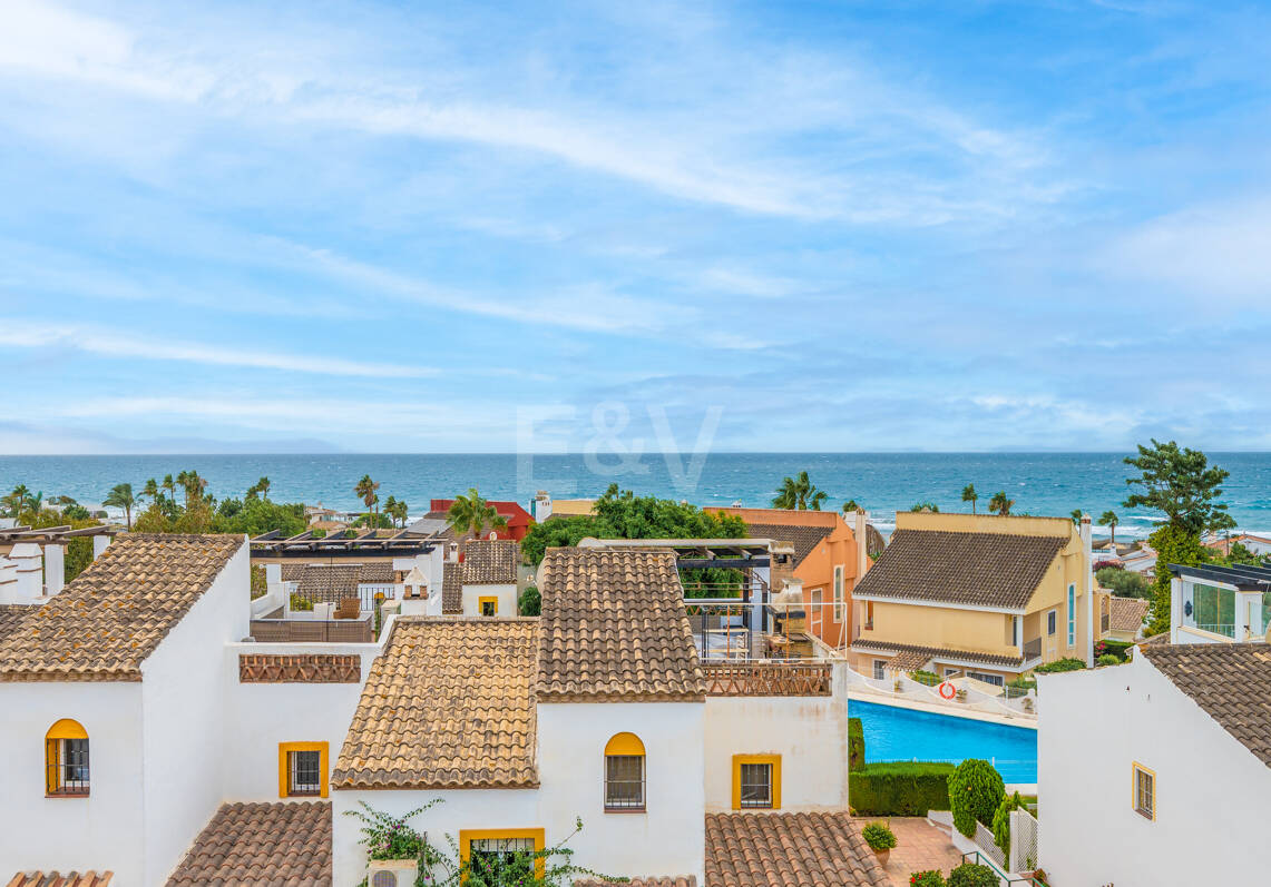 Beachside Townhouse med havsutsikt i Costabella