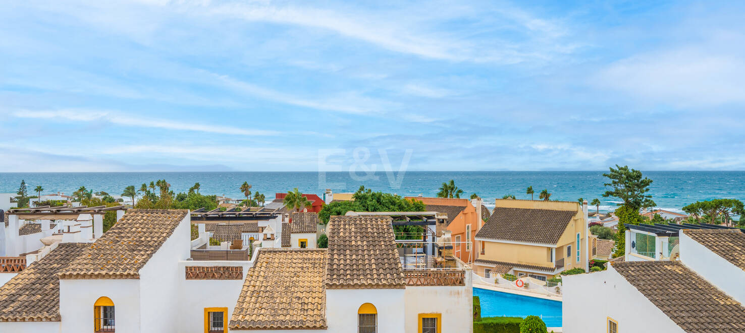 Beachside Townhouse with Sea Views in Costabella