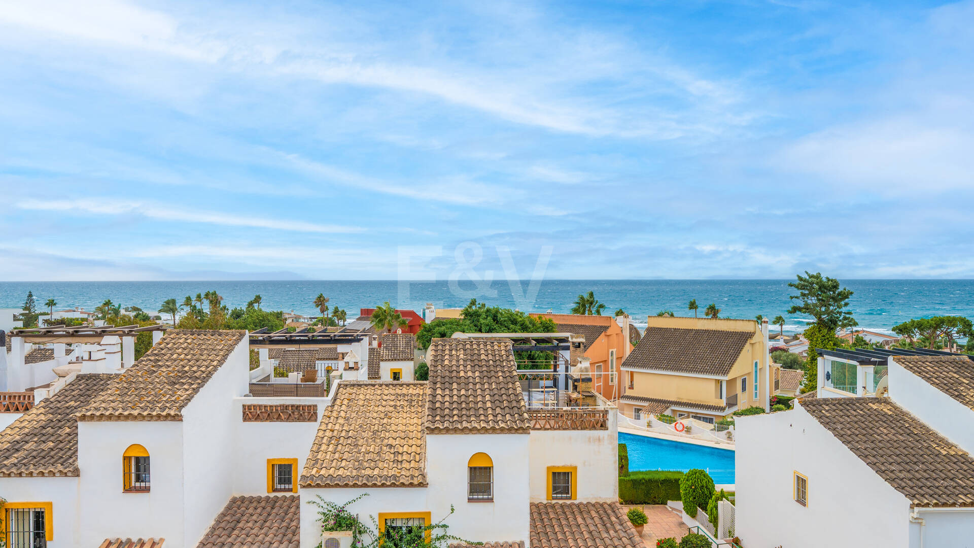 Beachside Townhouse with Sea Views in Costabella