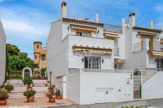 Beachside Townhouse med havsutsikt i Costabella