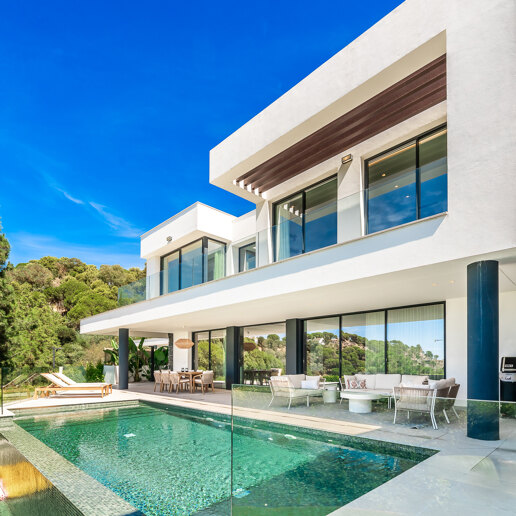 Stylish Well-Priced Contemporary Villa with Breathtaking Panoramic Views in Banus Heights, Benahavis