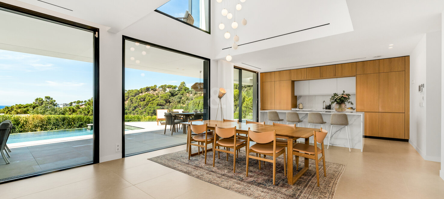 Stylish Well-Priced Contemporary Villa with Breathtaking Panoramic Views in Banus Heights, Benahavis