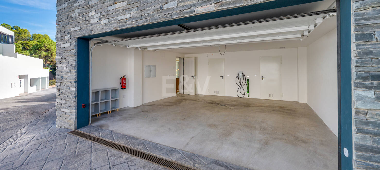 Stylish Well-Priced Contemporary Villa with Breathtaking Panoramic Views in Banus Heights, Benahavis