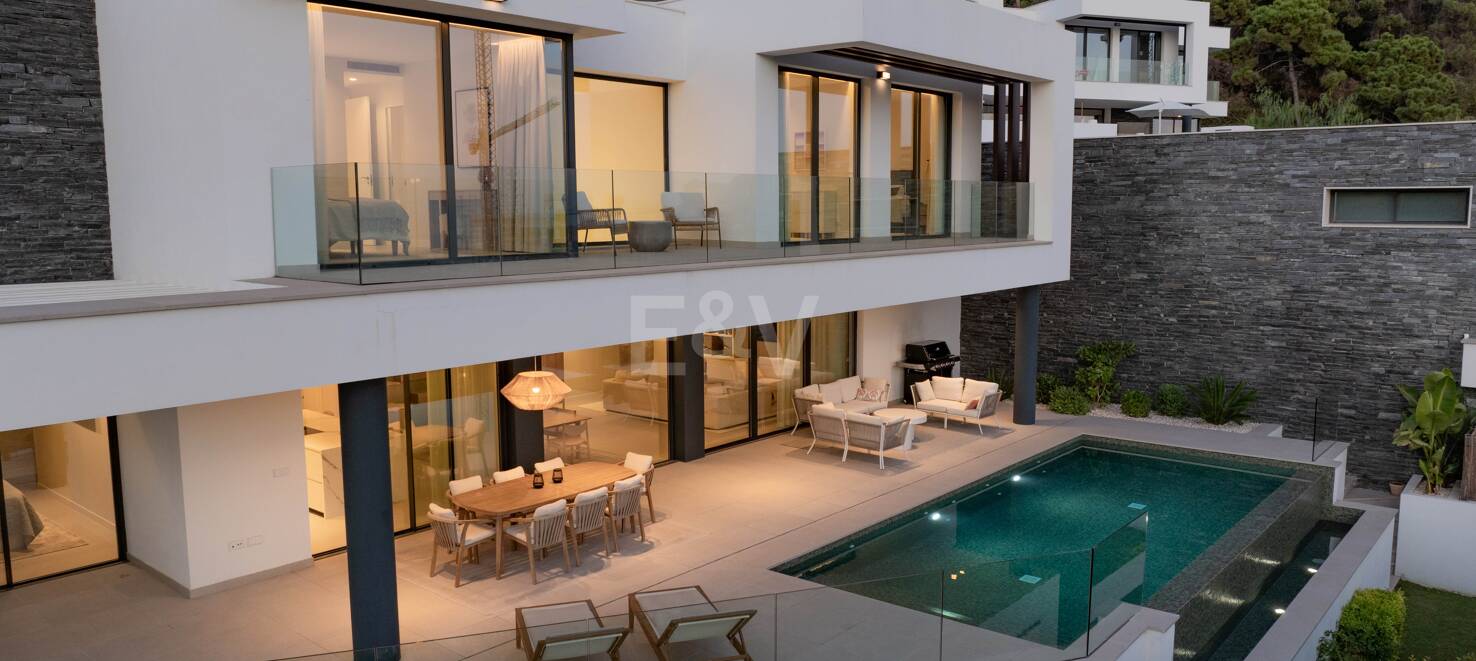 Stylish Well-Priced Contemporary Villa with Breathtaking Panoramic Views in Banus Heights, Benahavis