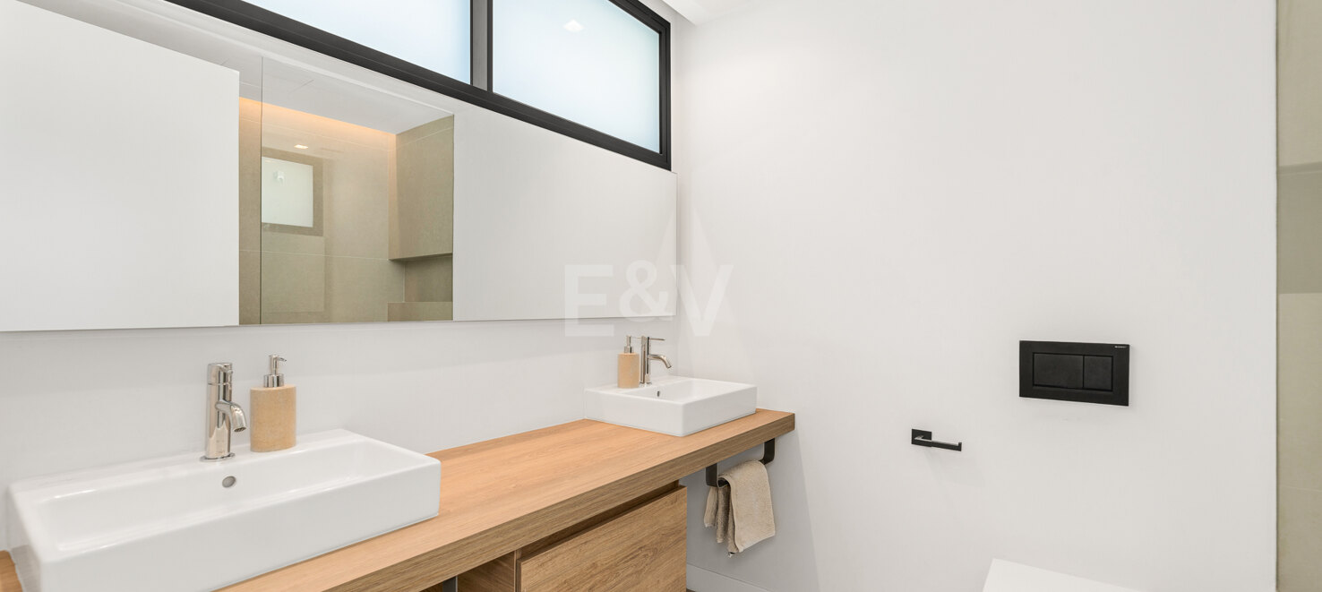 Stylish Well-Priced Contemporary Villa with Breathtaking Panoramic Views in Banus Heights, Benahavis