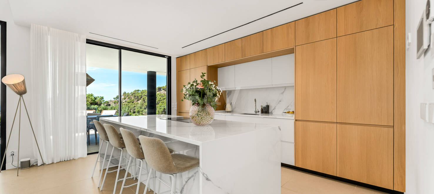 Stylish Well-Priced Contemporary Villa with Breathtaking Panoramic Views in Banus Heights, Benahavis