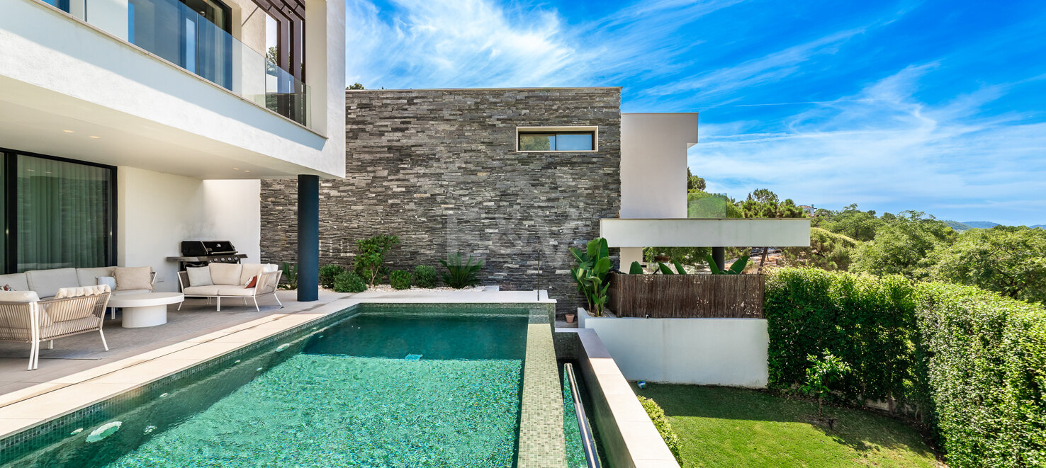 Stylish Well-Priced Contemporary Villa with Breathtaking Panoramic Views in Banus Heights, Benahavis