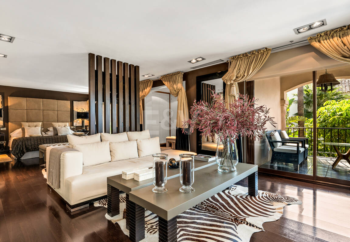 Beachside Elegant Traditional villa in Los Monteros