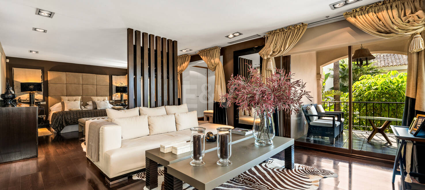Beachside Elegant Traditional villa in Los Monteros