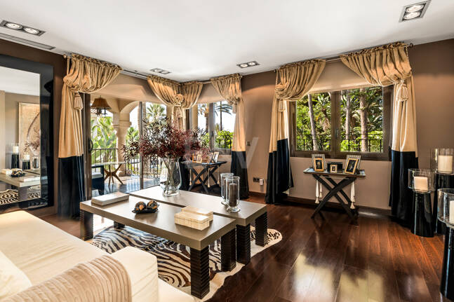 Beachside Elegant Traditional villa in Los Monteros