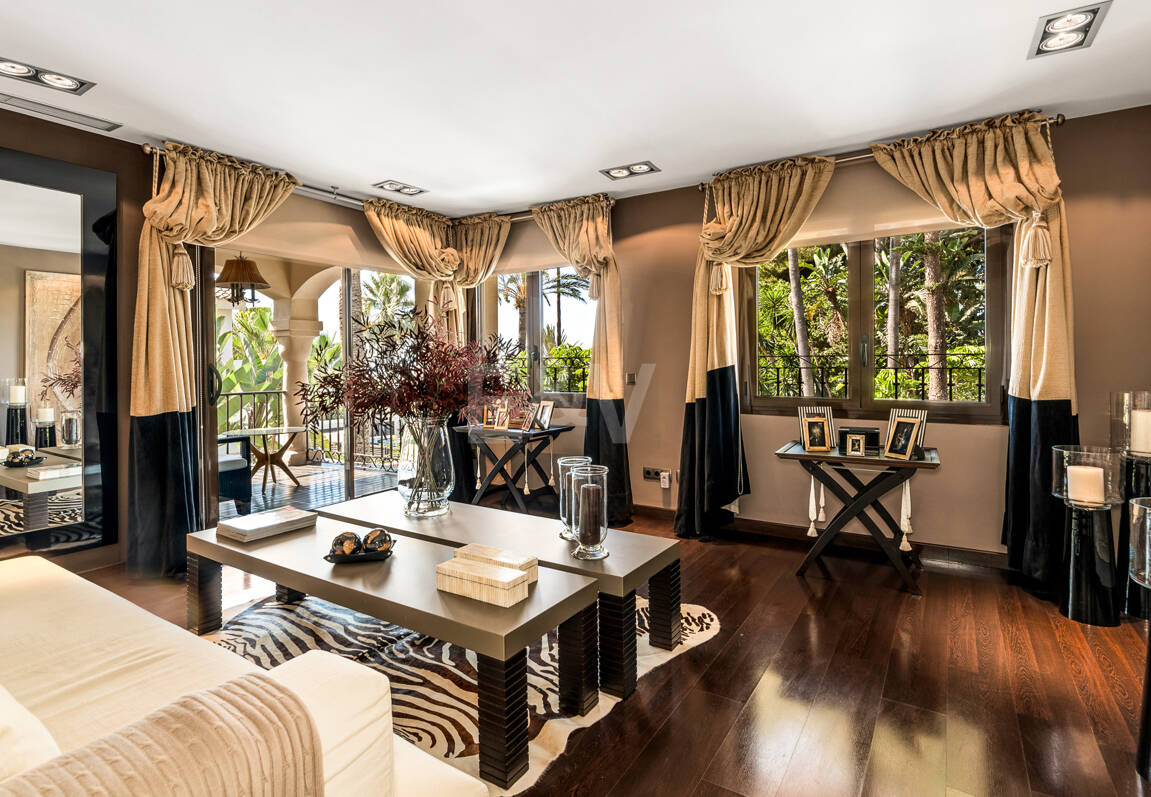 Beachside Elegant Traditional villa in Los Monteros