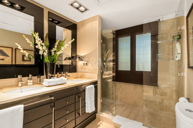 Beachside Elegant Traditional villa in Los Monteros