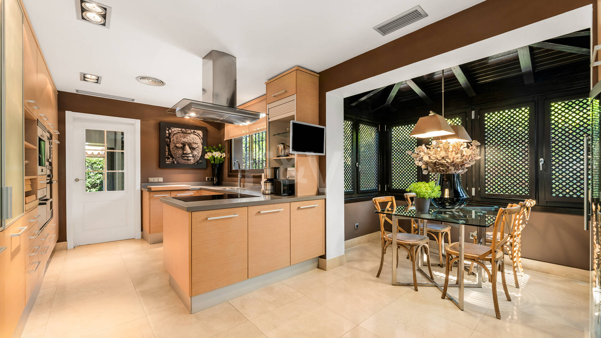 Beachside Elegant Traditional villa in Los Monteros