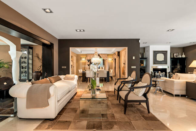 Beachside Elegant Traditional villa in Los Monteros