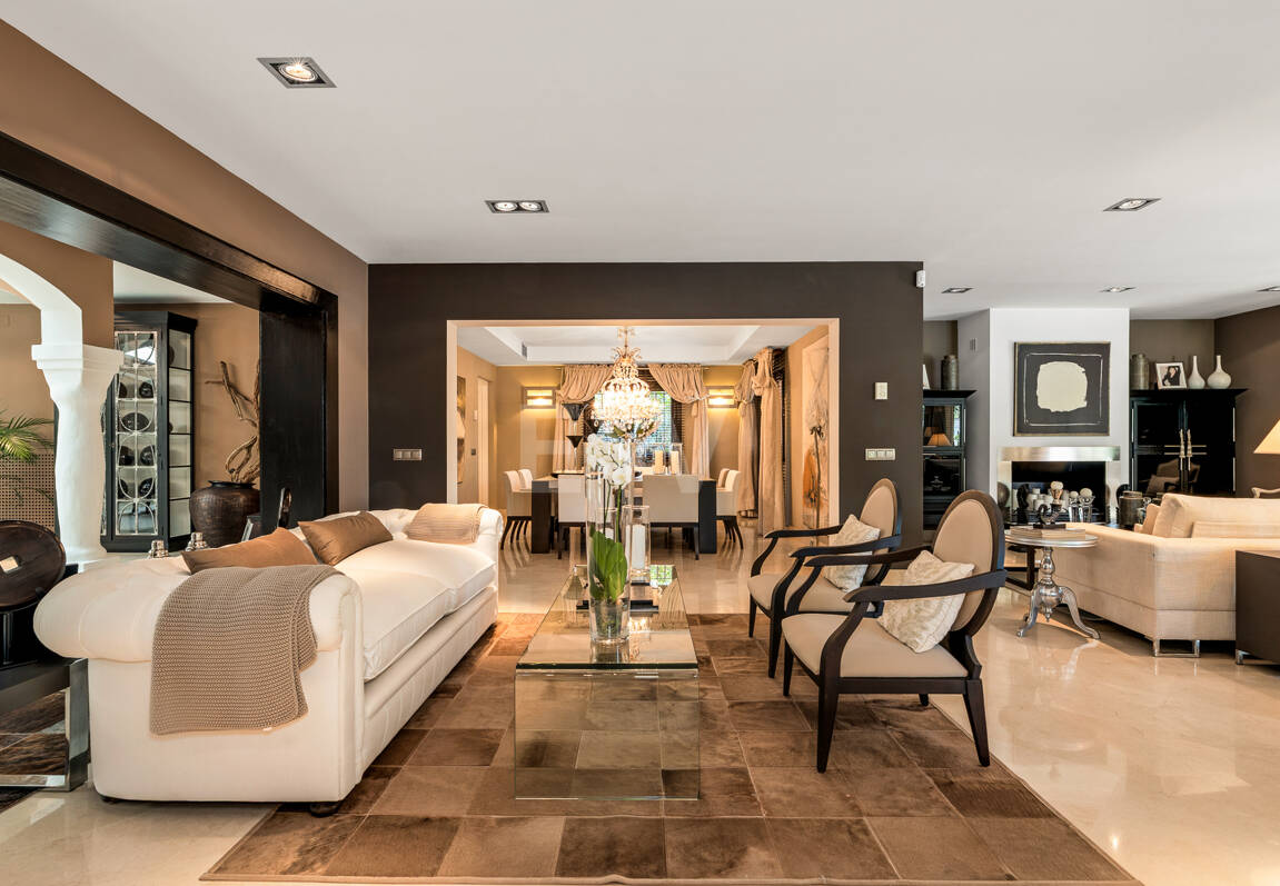 Beachside Elegant Traditional villa in Los Monteros