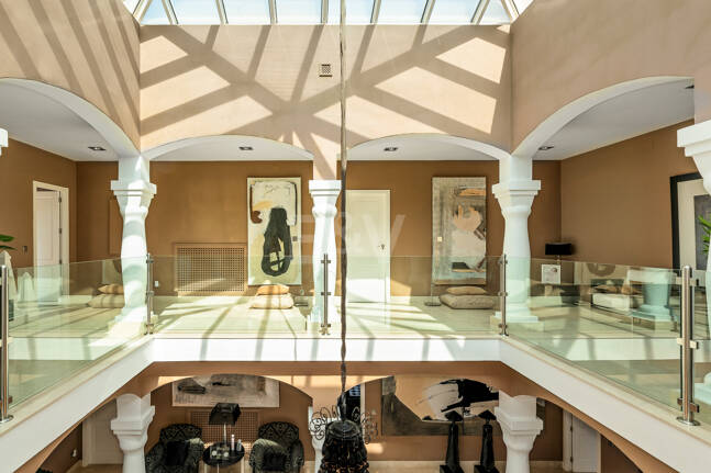 Beachside Elegant Traditional villa in Los Monteros