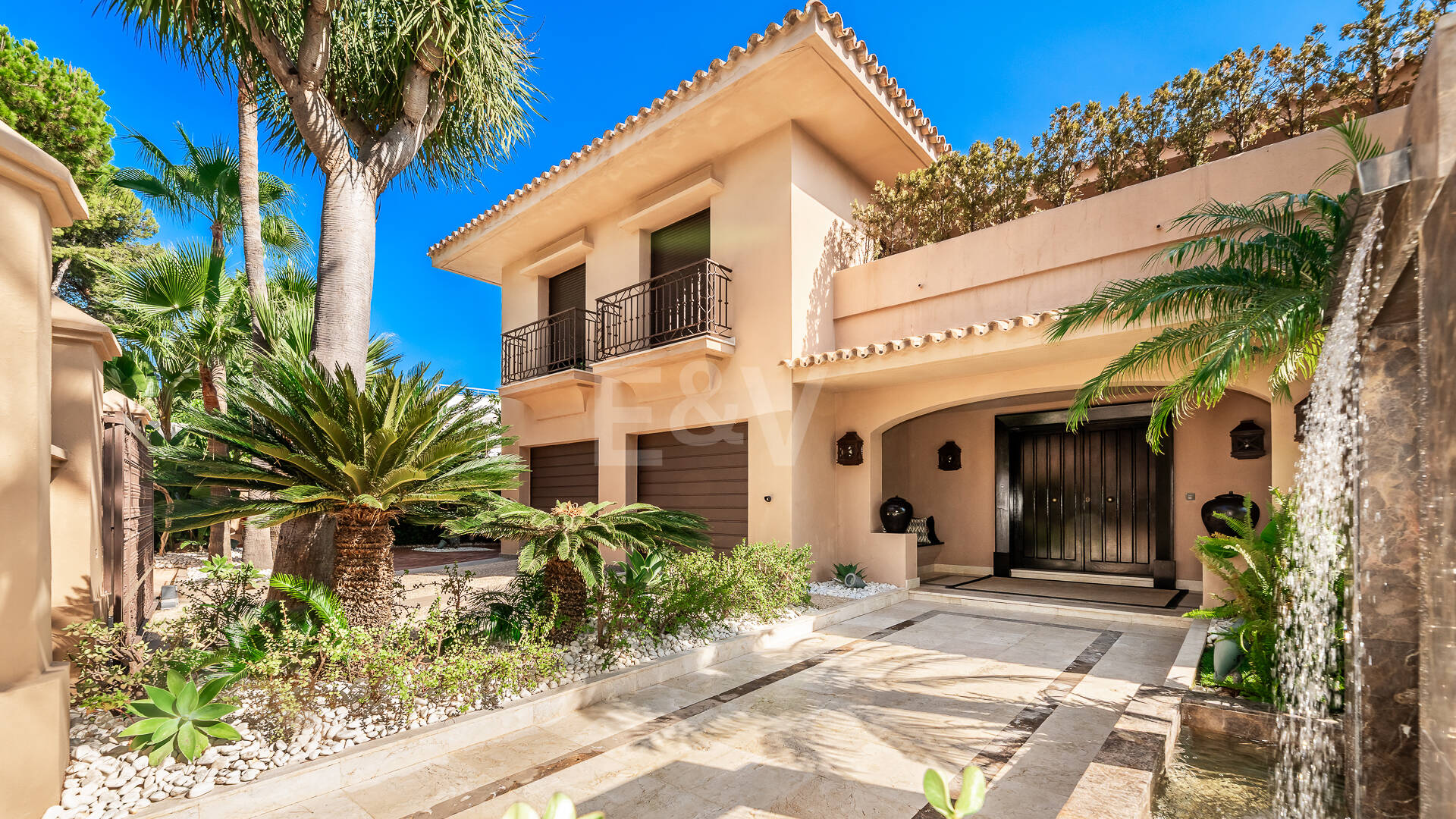 Beachside Elegant Traditional villa in Los Monteros