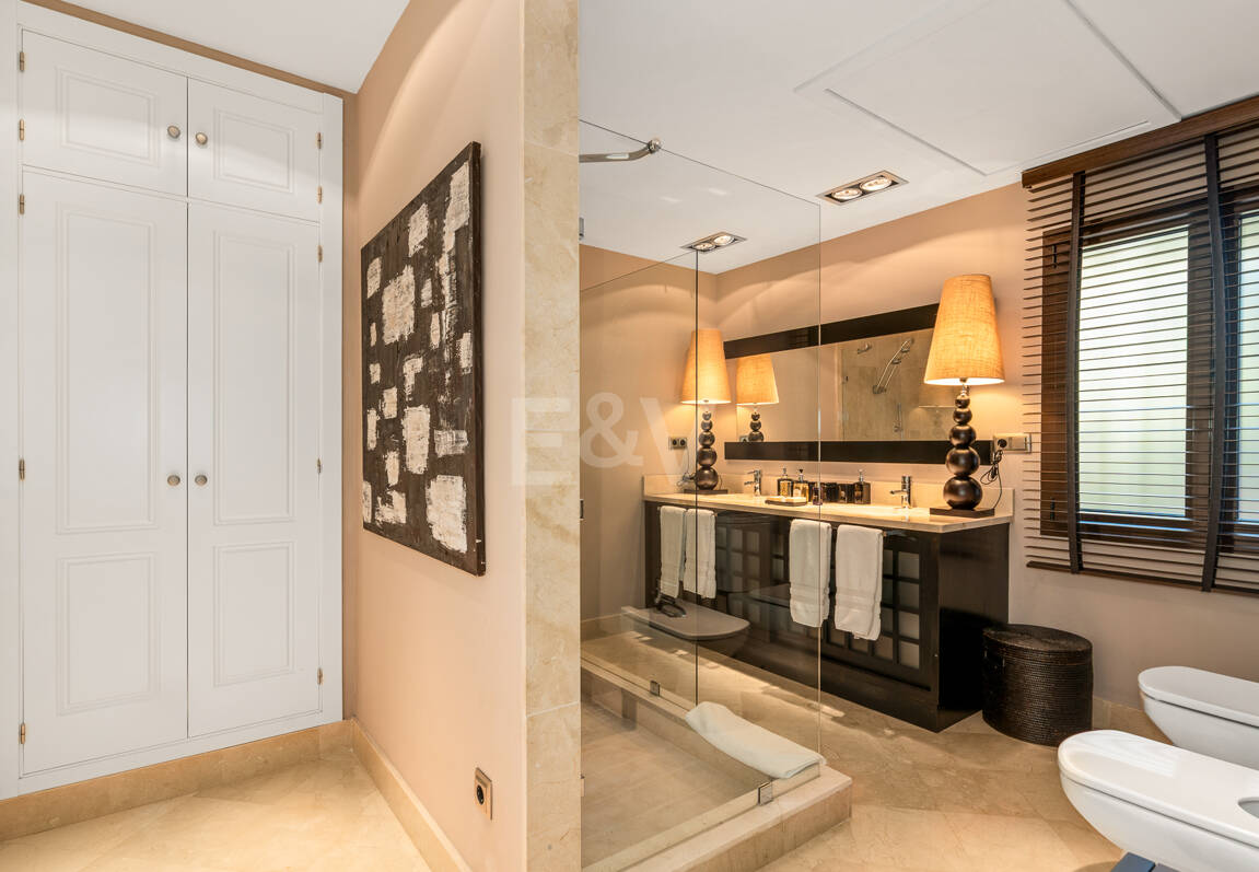 Beachside Elegant Traditional villa in Los Monteros