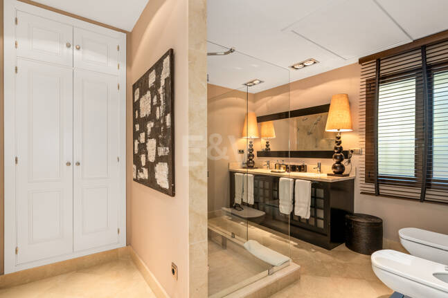 Beachside Elegant Traditional villa in Los Monteros