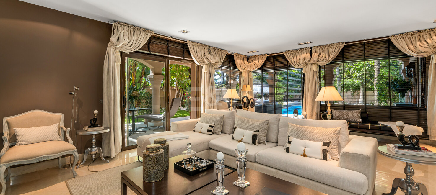 Beachside Elegant Traditional villa in Los Monteros