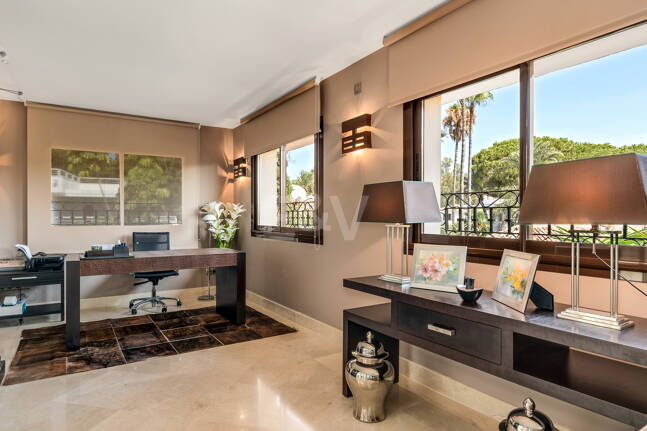 Beachside Elegant Traditional villa in Los Monteros