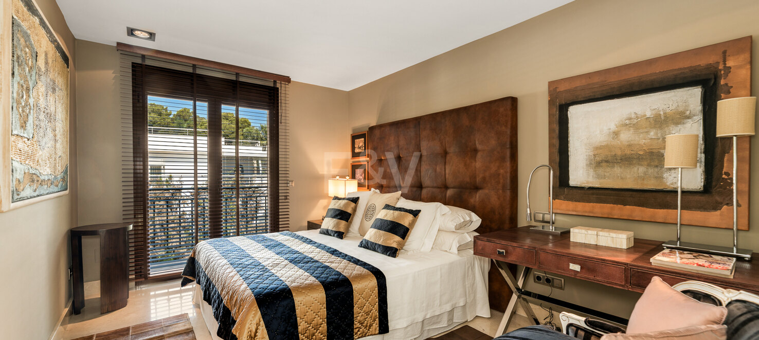 Beachside Elegant Traditional villa in Los Monteros
