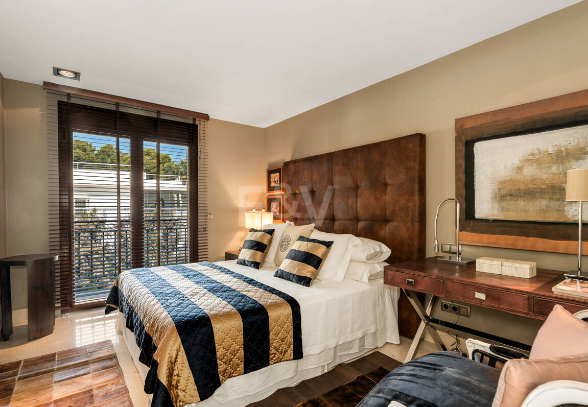 Beachside Elegant Traditional villa in Los Monteros