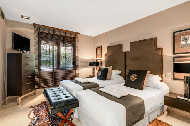 Beachside Elegant Traditional villa in Los Monteros