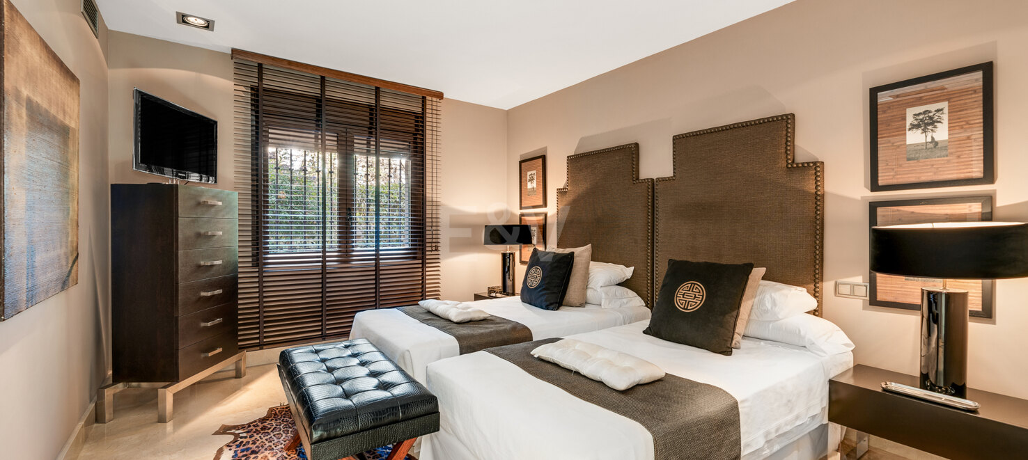 Beachside Elegant Traditional villa in Los Monteros